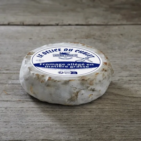 Le petit délice du Chalet est un fromage artisanal fabriqué à partir de lait partiellement écrémé